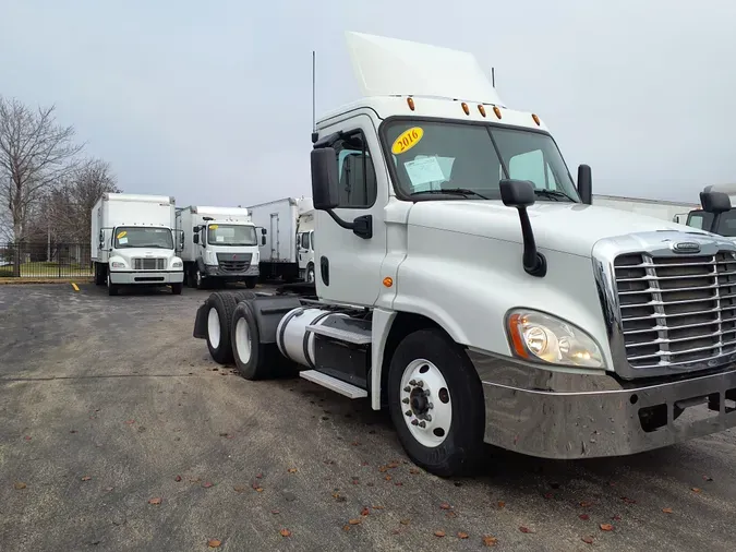 2016 FREIGHTLINER/MERCEDES CASCADIA 125