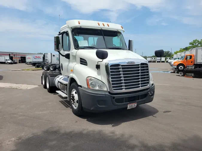 2017 FREIGHTLINER/MERCEDES CASCADIA 113