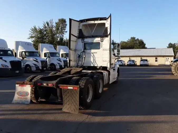 2017 Volvo VNL300