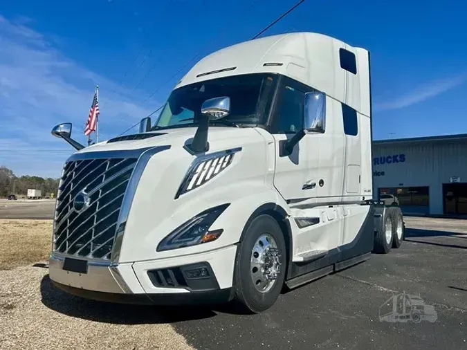 2025 VOLVO VNL64T860