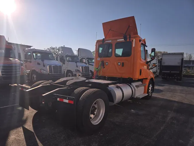 2019 FREIGHTLINER/MERCEDES NEW CASCADIA 126