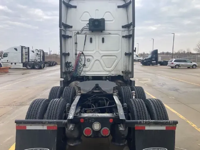 2021 FREIGHTLINER Cascadia 126