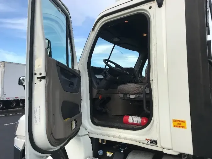 2016 Freightliner X12564ST