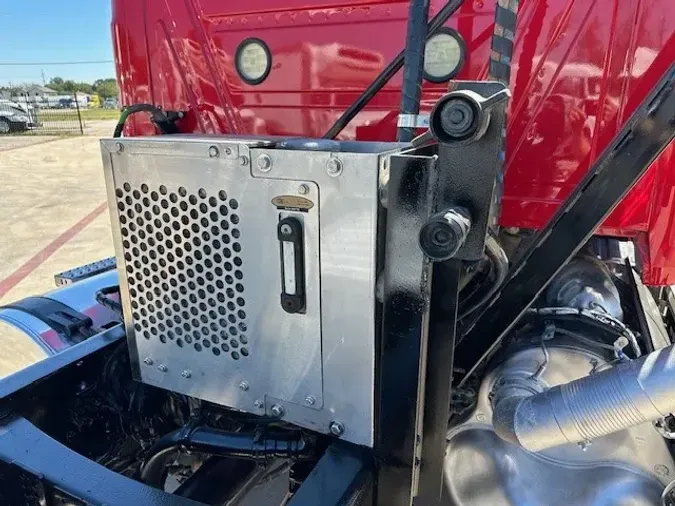 2019 MACK PI64T