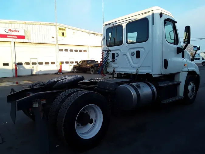 2016 FREIGHTLINER/MERCEDES CASCADIA 125