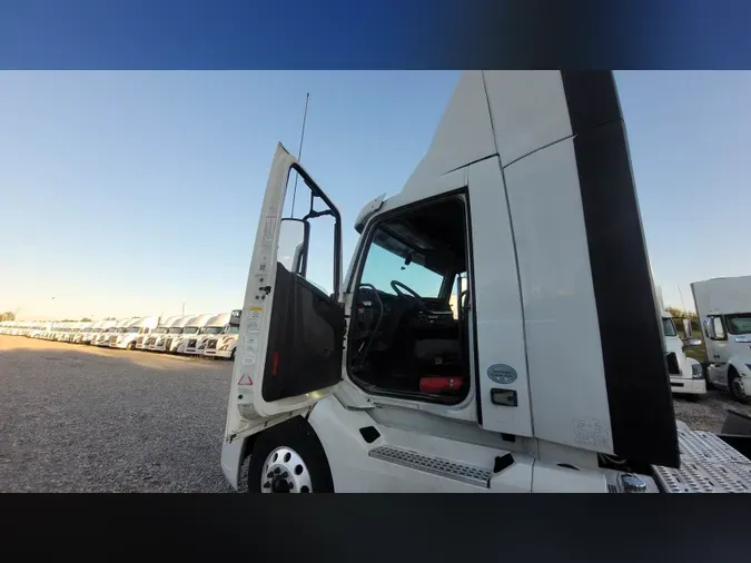 2019 Volvo VNL300