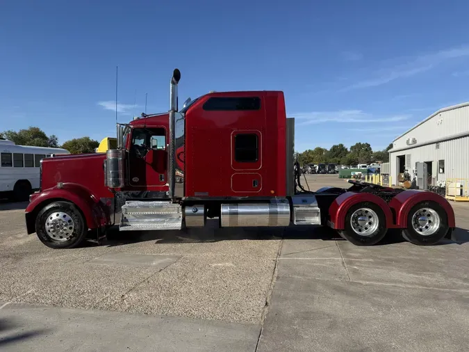 2021 Kenworth W900