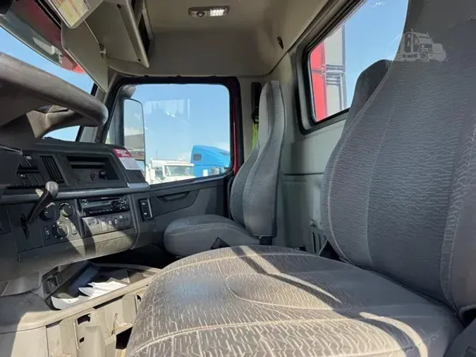 2021 VOLVO VNR64T300