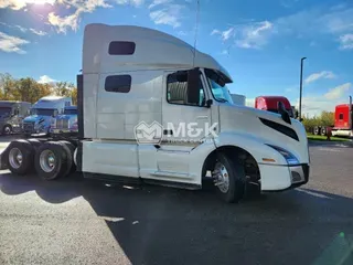 2022 VOLVO VNL64T760