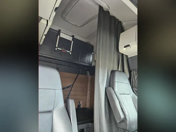 2023 FREIGHTLINER Cascadia 126