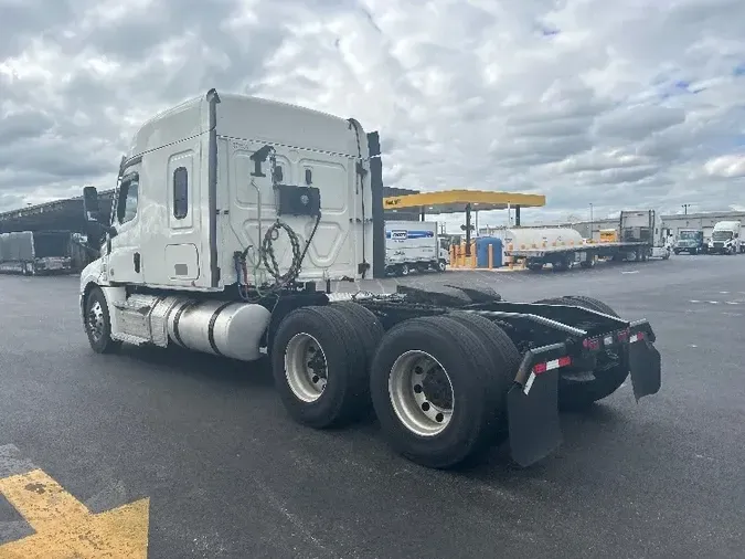 2021 FREIGHTLINER CA126