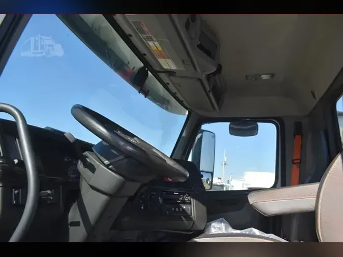 2018 VOLVO VNR62T300