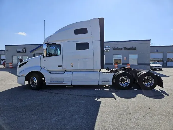 2021 VOLVO VNL64T760