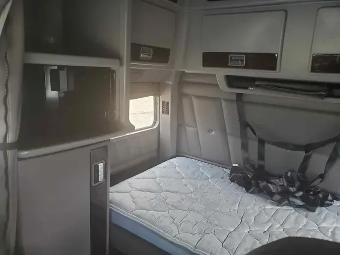 2022 PETERBILT 389