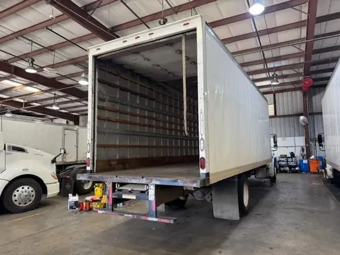 2013 FREIGHTLINER/MERCEDES M2 106