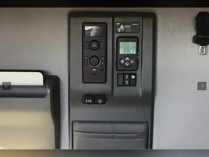 2024 VOLVO VNL64T760