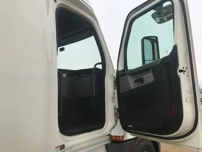 2019 Freightliner T12664ST