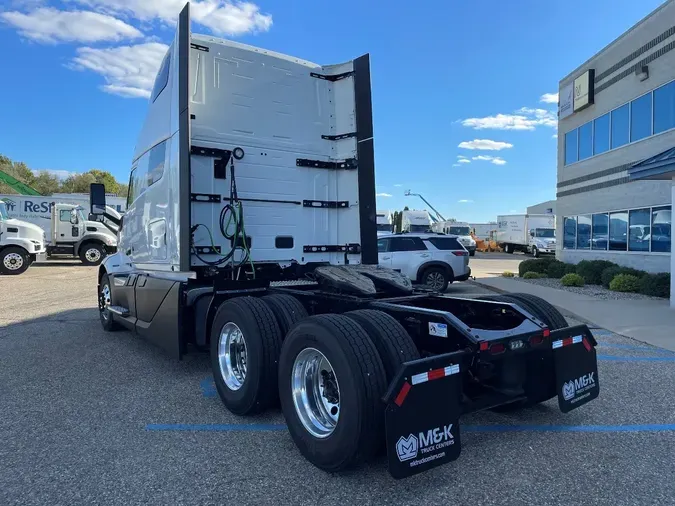 2026 VOLVO VNL64T860