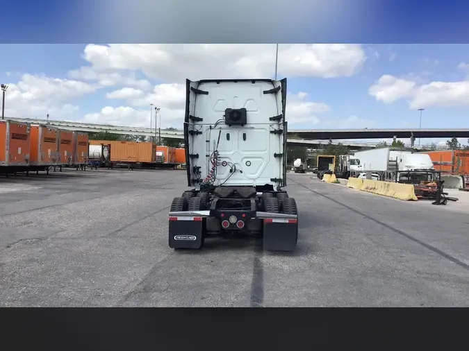 2022 Freightliner Cascadia 126