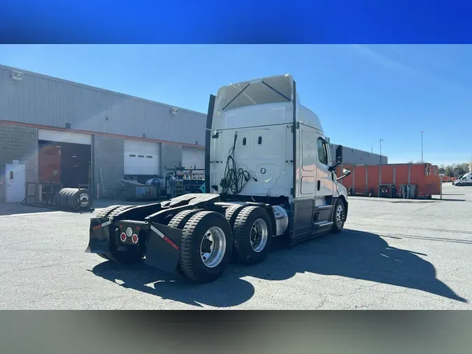 2021 Freightliner Cascadia 126