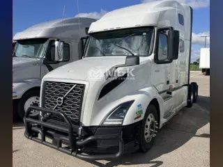 2023 VOLVO VNL64T760