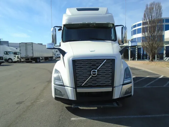 2021 VOLVO VNL64T860