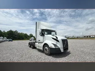 2020 Volvo VNL300