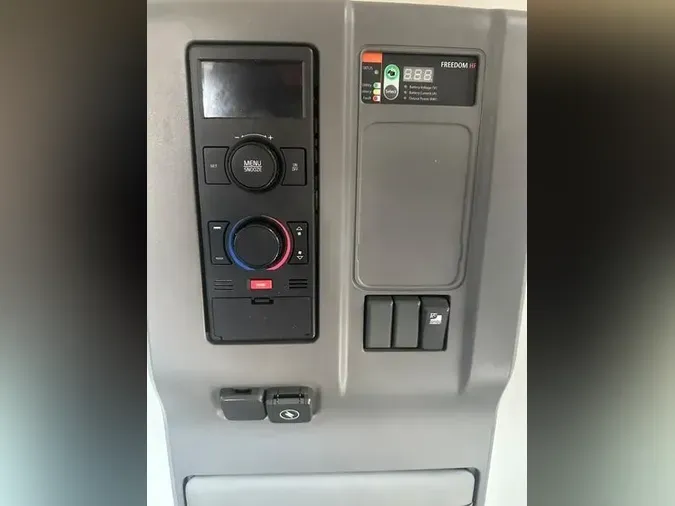 2022 Volvo VNL64T760