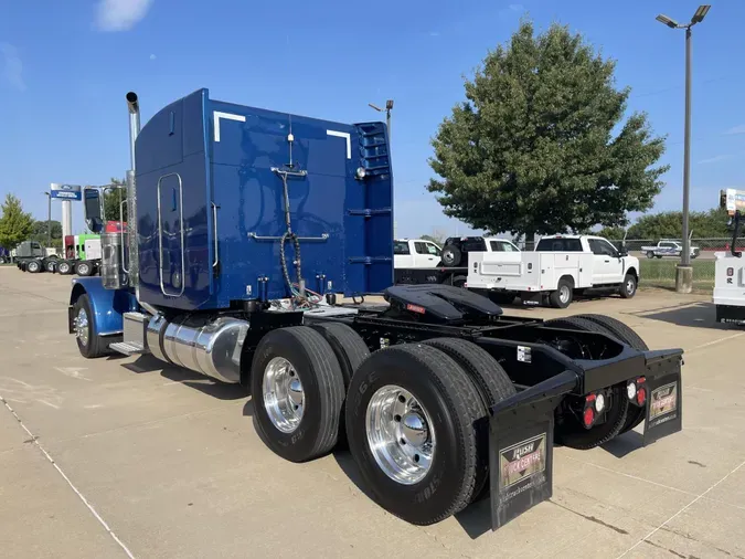 2023 Peterbilt 389
