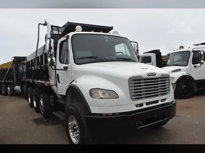2005 FREIGHTLINER BUSINESS CLASS M2 106