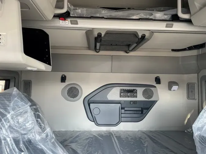 2026 VOLVO VNL64T660