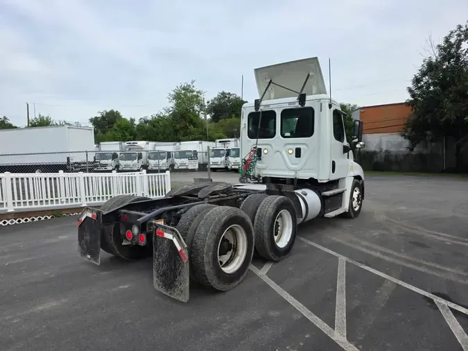 2016 FREIGHTLINER/MERCEDES CASCADIA 125
