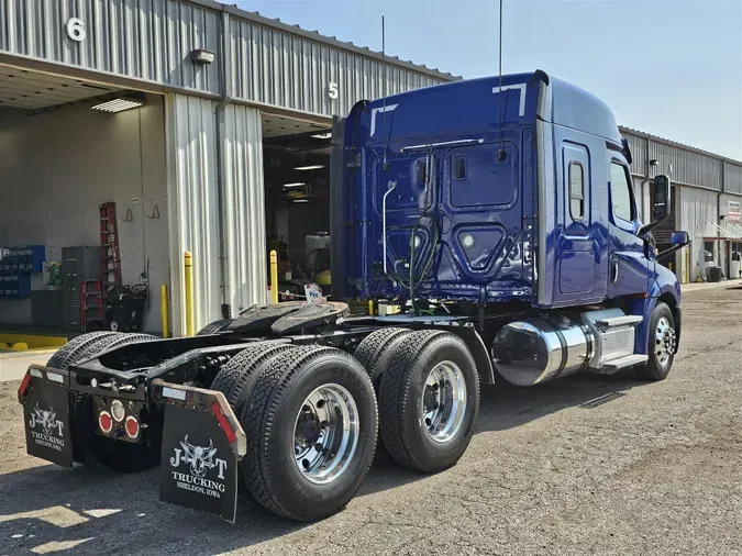 2022 Freightliner New Cascadia