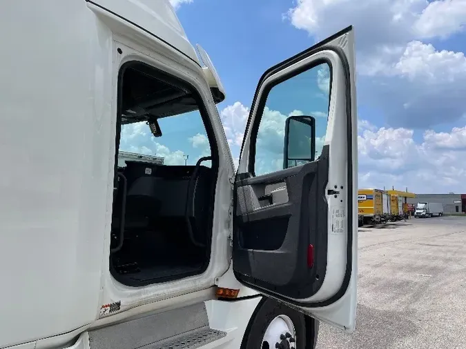 2018 Freightliner T12664ST