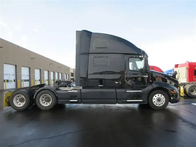 2022 VOLVO VNL860