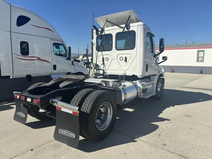 2023 Freightliner Cascadia7b7fee027c1ea4e0a1624b88879ebce1