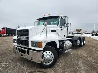 2021 MACK PI64T