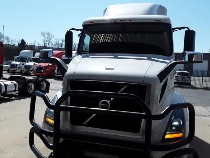 2020 VOLVO VNR64T-640
