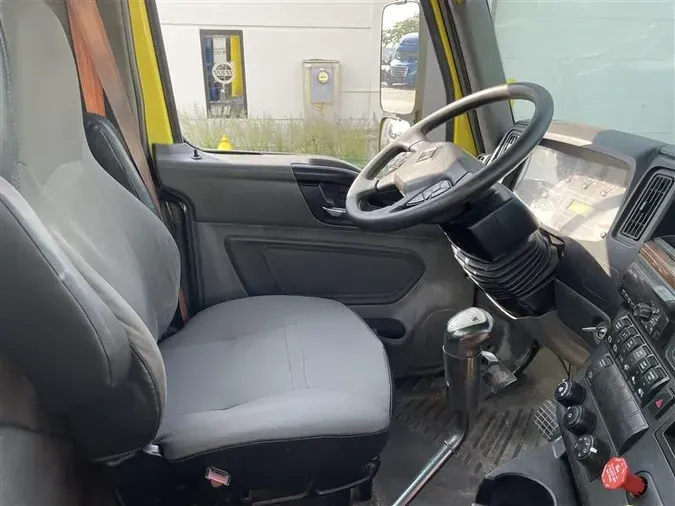 2018 INTERNATIONAL RH613