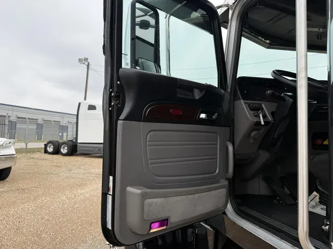 2022 Peterbilt 389