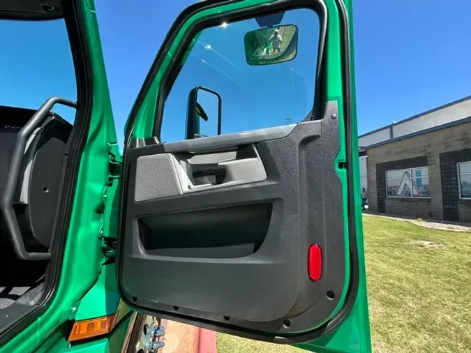 2021 FREIGHTLINER CA126