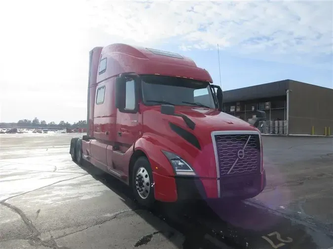 2022 VOLVO VNL860