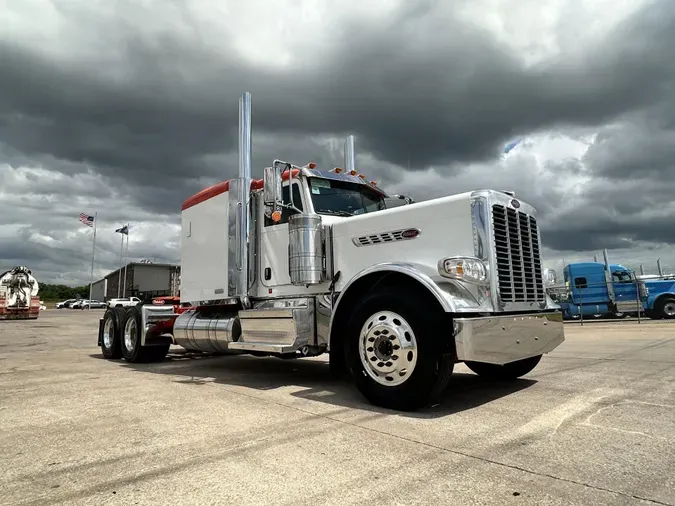 2022 Peterbilt 389