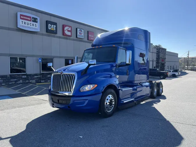 2022 International LT625