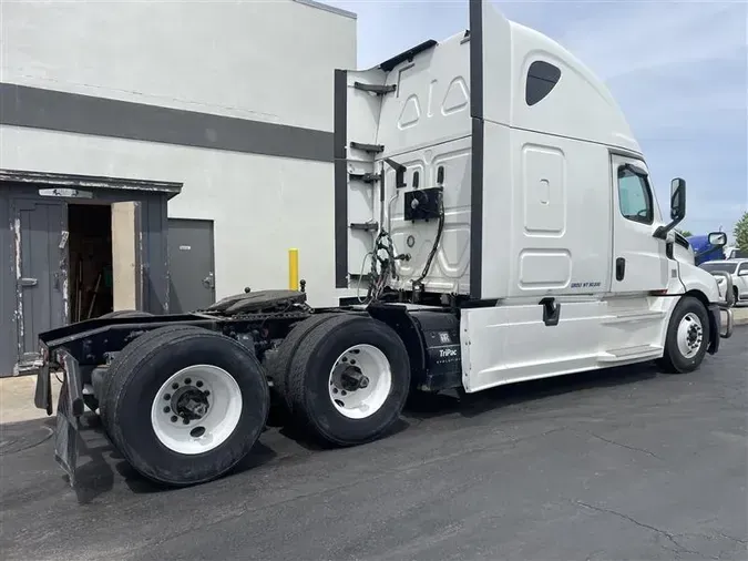 2020 FREIGHTLINER CA126