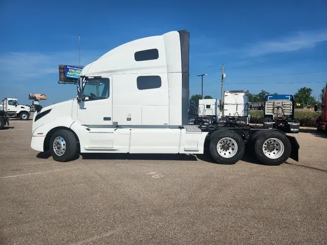 2020 VOLVO VNL760