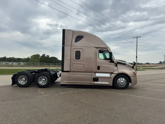 2022 FREIGHTLINER Cascadia 1267b99f538d6db49b3978c10a71370aea9