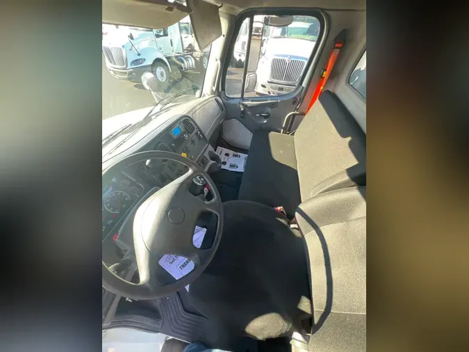 2019 FREIGHTLINER/MERCEDES M2 106