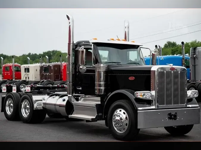 2025 PETERBILT 589