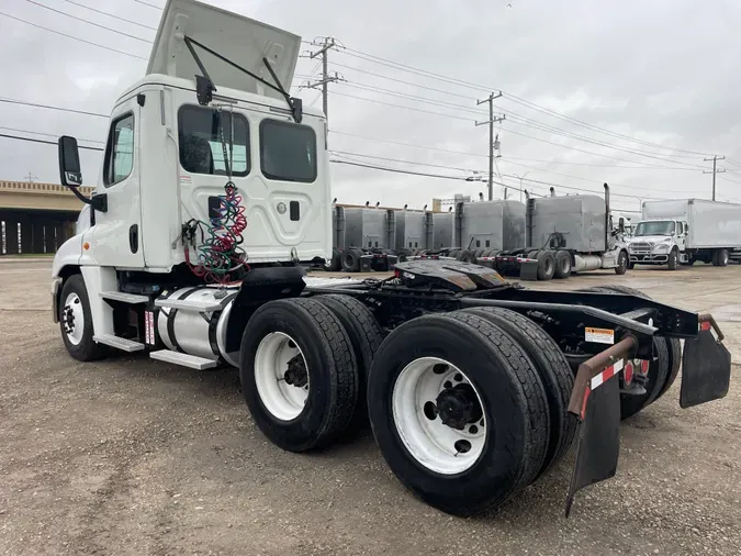 2015 FREIGHTLINER/MERCEDES CASCADIA 125